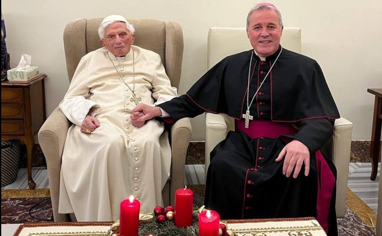 El arzobispo de Burgos despide a Benedicto XVI con «profunda admiración